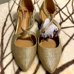 Size 9 gold glitter heels. Almost new